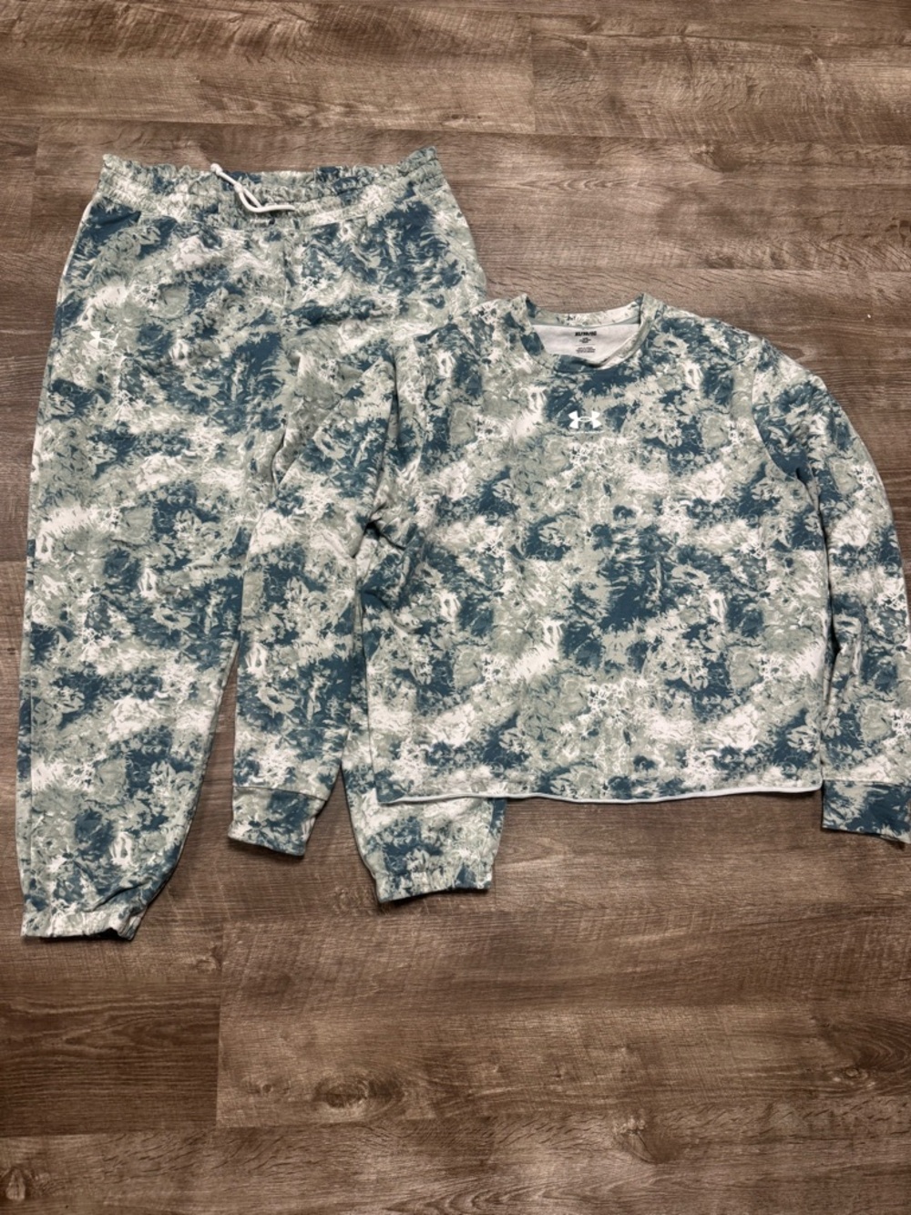 Under Armour Matching Set Joggers & Long Sleeve Shirt